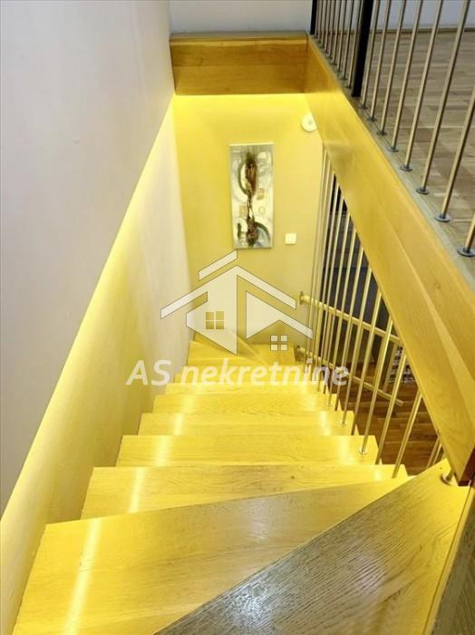 Četvorosoban stan na prodaju, Đeram Pijaca, Beograd, 157m², 390.000 €