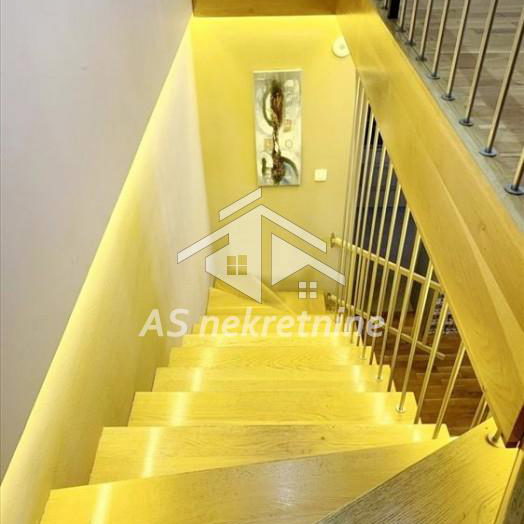 Četvorosoban stan na prodaju, Đeram Pijaca, Beograd, 157m², 390.000 €