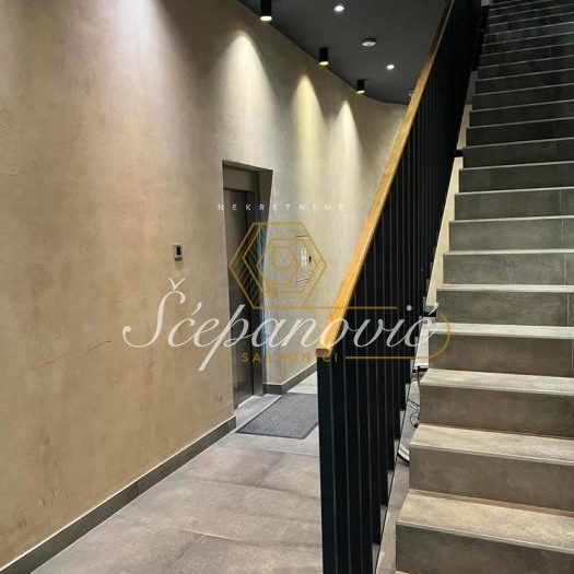 Četvorosoban stan na prodaju, Adamovićevo Naselje, Novi Sad, 240m², 600.000 €