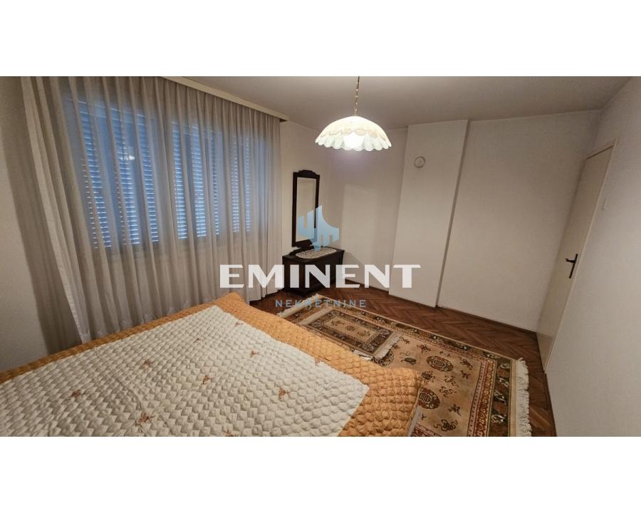 izdavanje-kuca-5Wb4efDFGO Kuća na prodaju, Kaluđerica, Beograd, 315m², 320.000 €