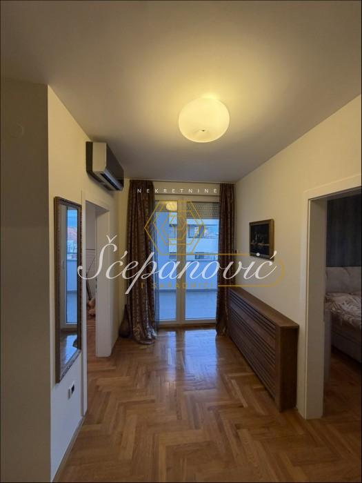 izdavanje-kuca-8BsInhtvny Četvorosoban stan na prodaju, Rotkvarija, Novi Sad, 110m², 369.000 €