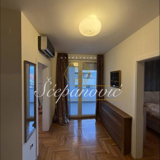 Četvorosoban stan na prodaju, Rotkvarija, Novi Sad, 110m², 369.000 €