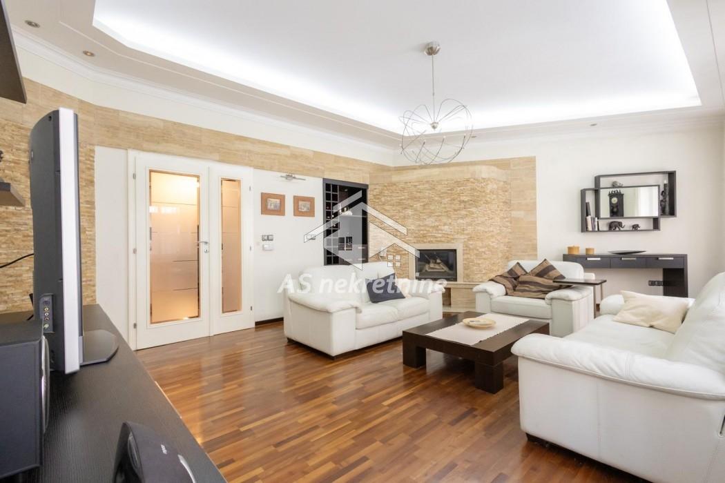 Stan Izdavanje Beograd Obilićev Venac 140 m2
