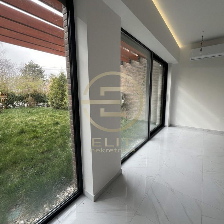 Lokal Izdavanje Novi Sad Popovica 181 m2