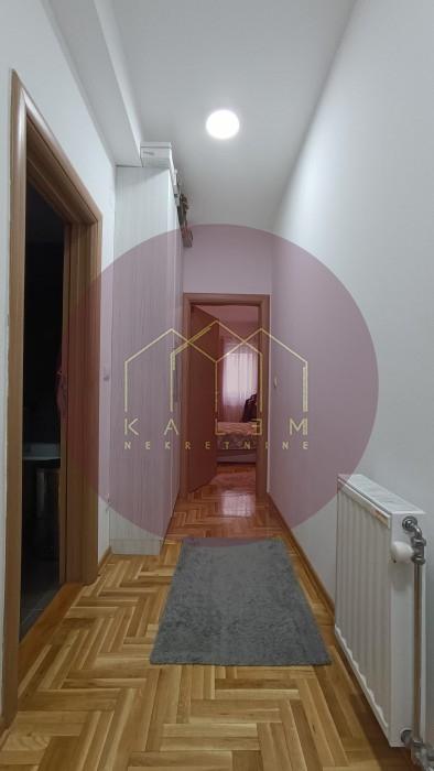 Trosoban stan na prodaju, Vojvode Vlahovića Voždovac, Beograd, 70m², 205.000 €