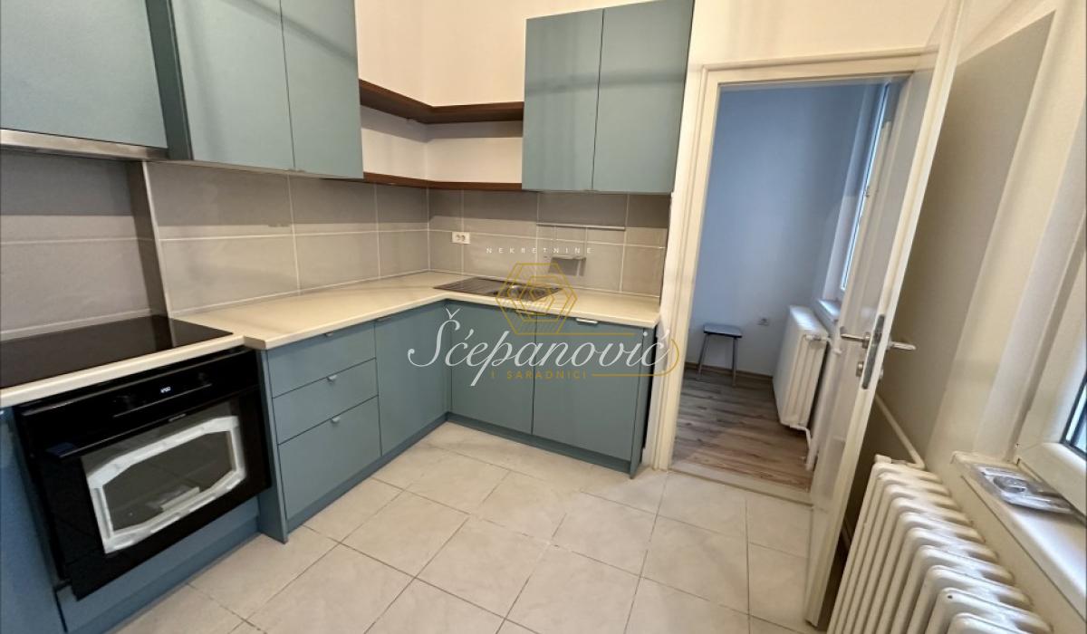izdavanje-kuca-Ljwl07wclE Trosoban stan na prodaju, Centar, Novi Sad, 112m², 289.000 €
