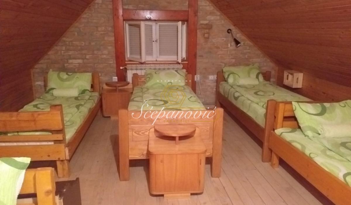 izdavanje-kuca-MO5vTfAAQ5 Kuća na prodaju, Fruška Gora, 307m², 430.000 €