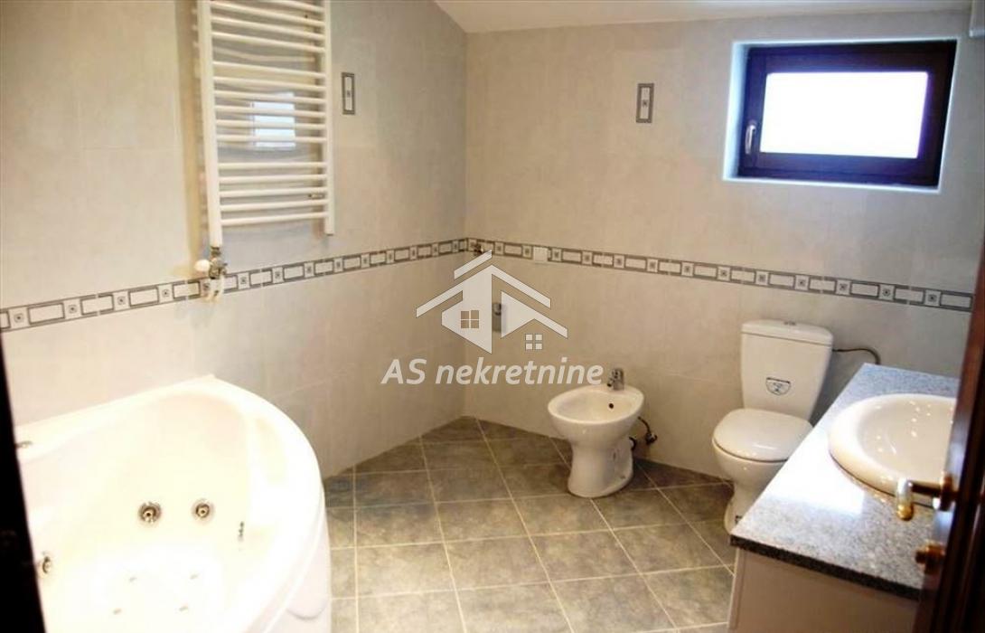 Višesoban stan za izdavanje, Dedinje, Beograd, 250m², 2.200 €/mes