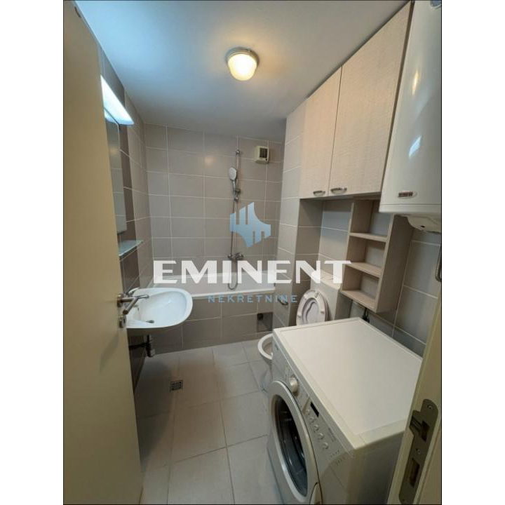 Stan Izdavanje Beograd Blok 72 42 m2