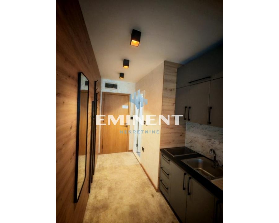 izdavanje-kuca-RxOcERTfRz Višesoban stan na prodaju, Centar, Kopaonik, 221m², 960.000 €