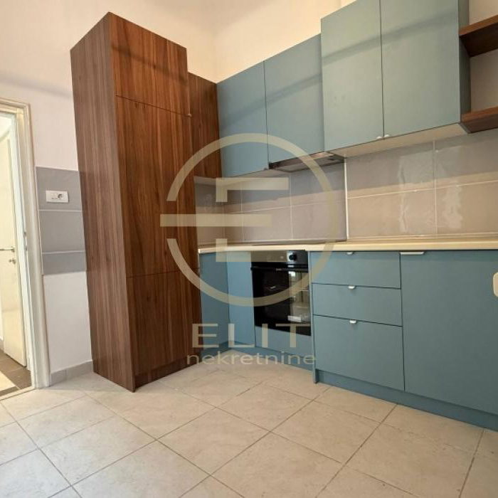 Četvorosoban stan na prodaju, Centar, Novi Sad, 112m², 295.000 €