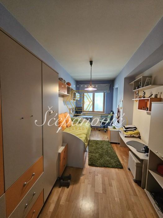 Četvorosoban stan na prodaju, Bulevar Oslobođenja, Novi Sad, 134m², 299.000 €