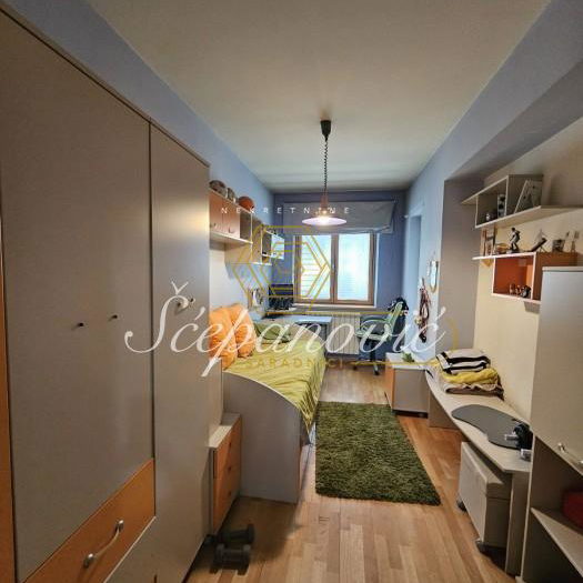 Četvorosoban stan na prodaju, Bulevar Oslobođenja, Novi Sad, 134m², 299.000 €