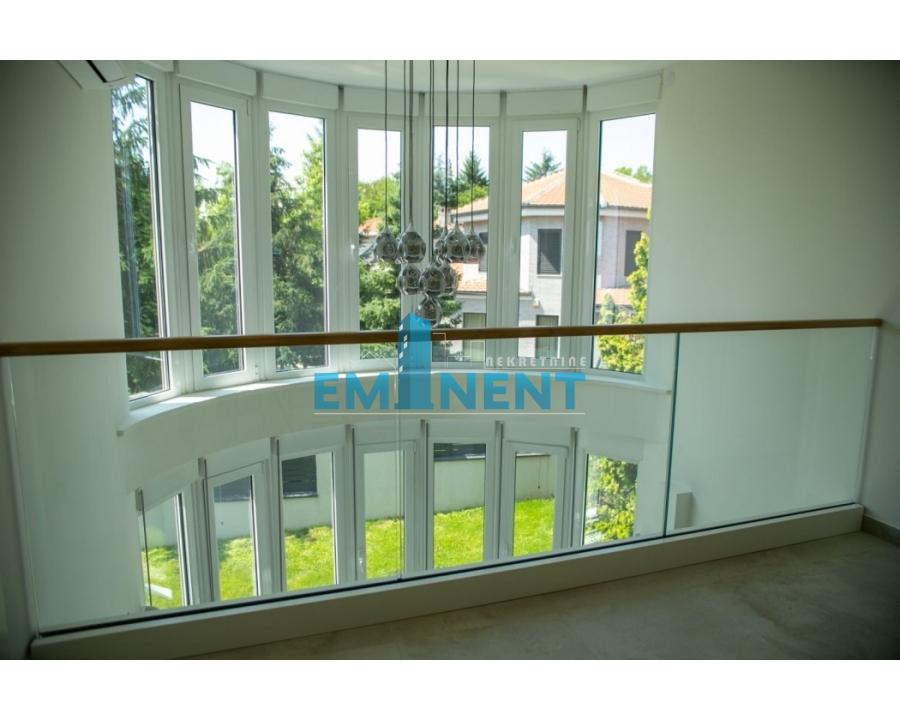 izdavanje-kuca-amkLnNLnYn Kuća na prodaju, Banovo Brdo, Beograd, 260m², 1.200.000 €