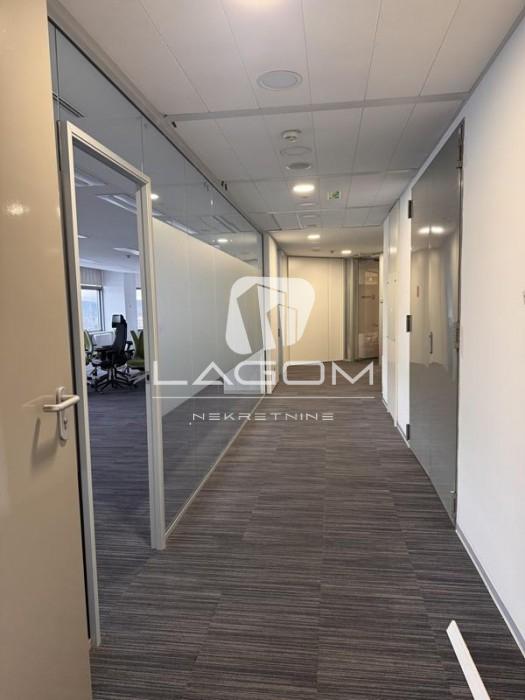 Lokal Izdavanje Beograd Blok 67 - Belville 838 m2
