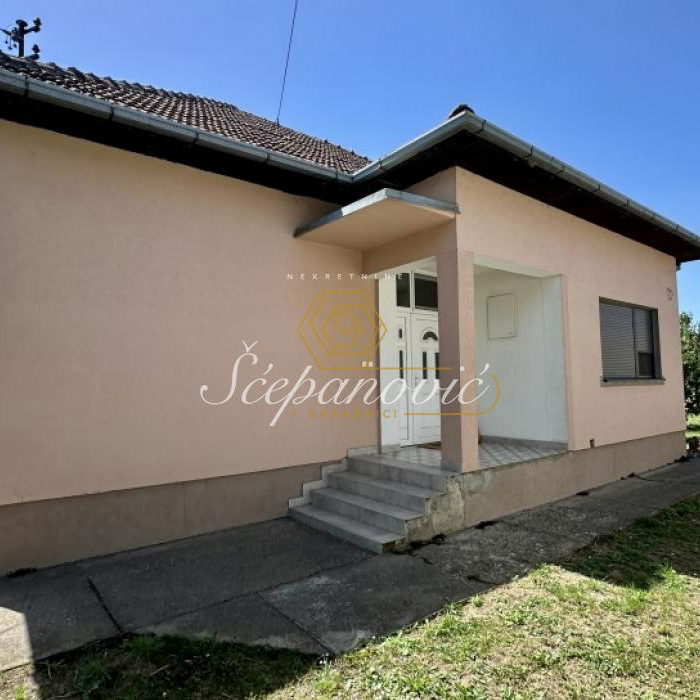 Kuća Prodaja Sremska Mitrovica  135 m2