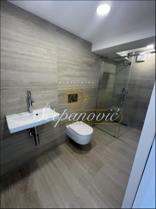 Četvorosoban stan na prodaju, Adamovićevo Naselje, Novi Sad, 430m², 900.000 €