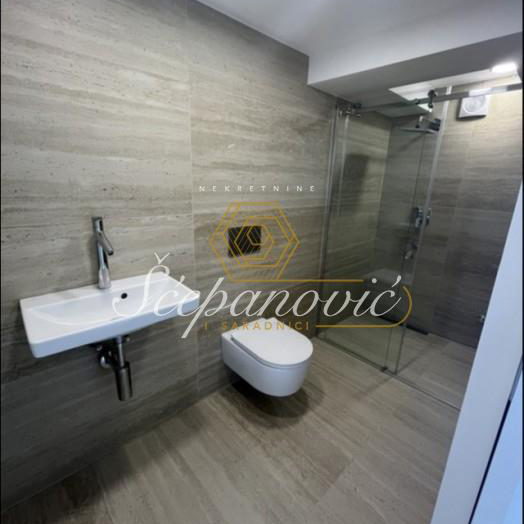 Četvorosoban stan na prodaju, Adamovićevo Naselje, Novi Sad, 430m², 900.000 €
