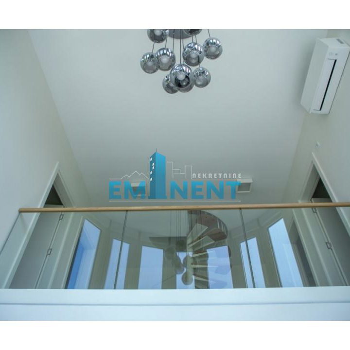 Kuća na prodaju, Banovo Brdo, Beograd, 260m², 1.200.000 €