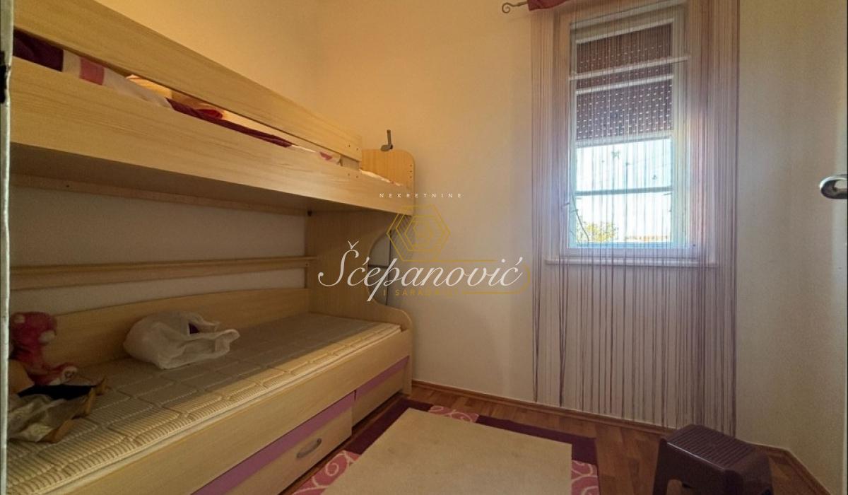 Četvorosoban stan za izdavanje, Centar, Novi Sad, 113m², 1.500 €/mes