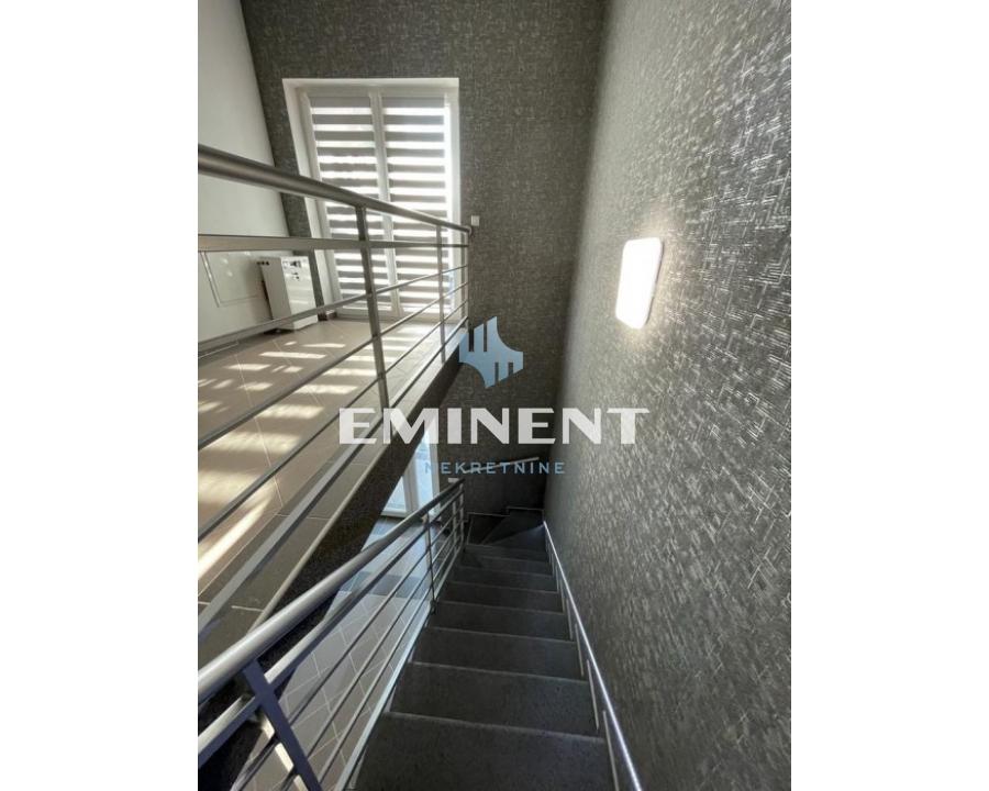 izdavanje-kuca-beograd-7pHiuDn9e1 Kuća na prodaju, Stari Banovci, Stara Pazova, 342m², 420.000 €