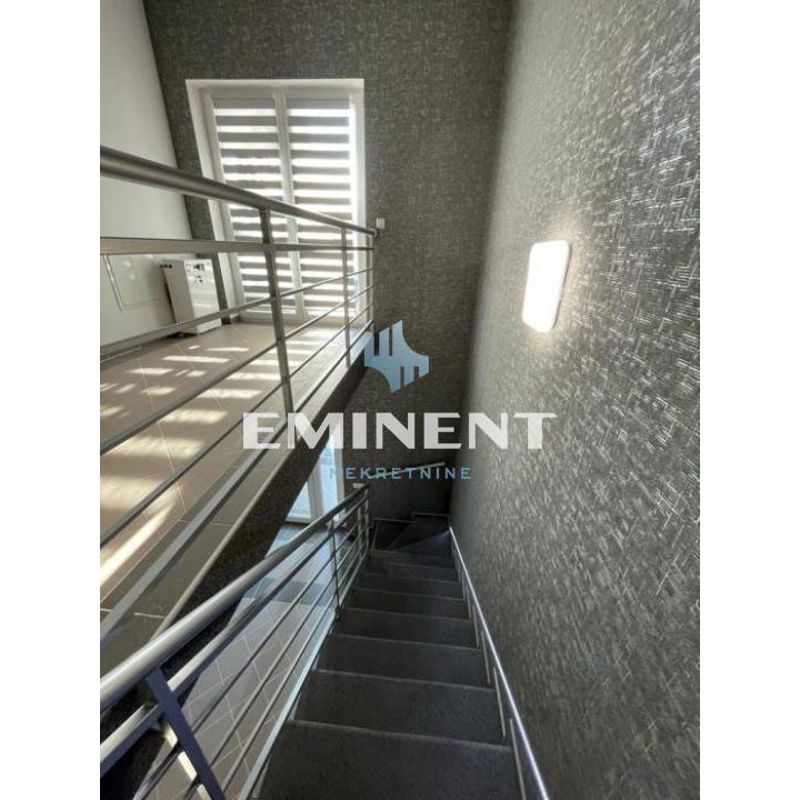 Kuća na prodaju, Stari Banovci, Stara Pazova, 342m², 420.000 €