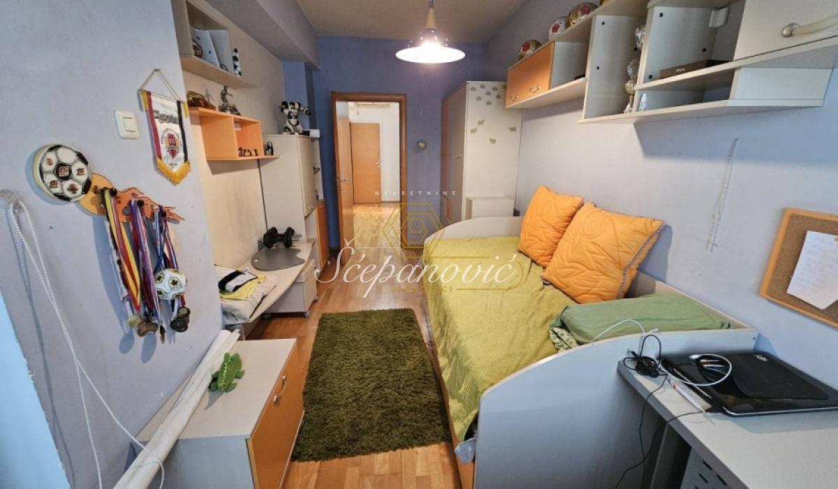 Četvorosoban stan na prodaju, Bulevar Oslobođenja, Novi Sad, 134m², 299.000 €
