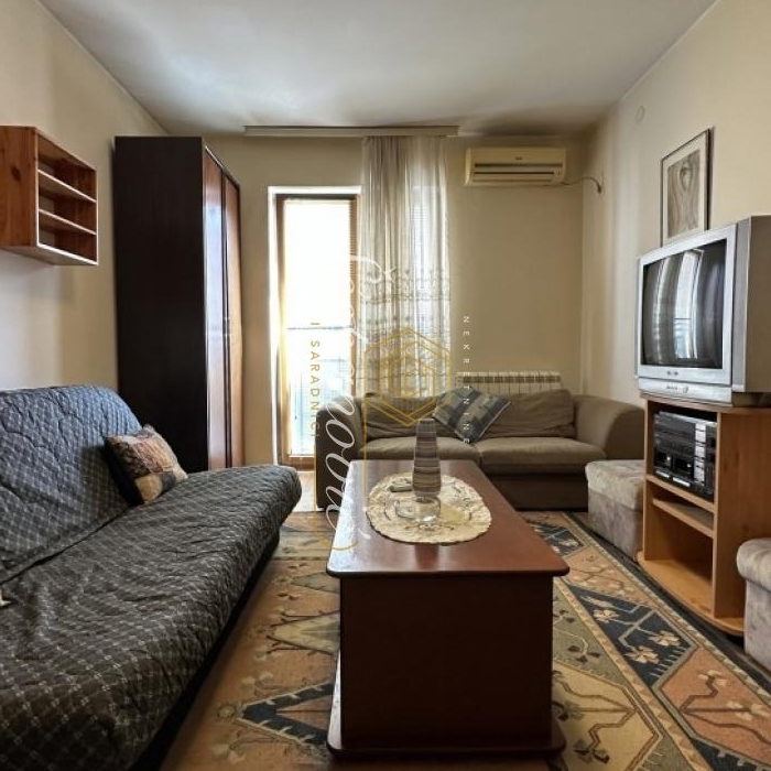 Stan Izdavanje Novi Sad  27 m2