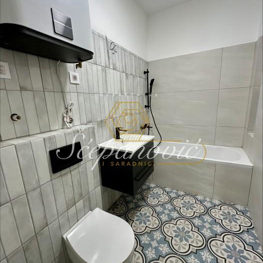 Trosoban stan na prodaju, Centar, Novi Sad, 85m², 293.250 €