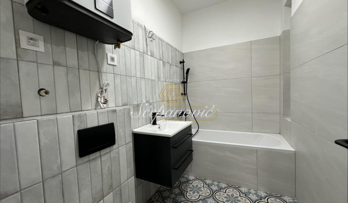 Trosoban stan na prodaju, Centar, Novi Sad, 85m², 293.250 €