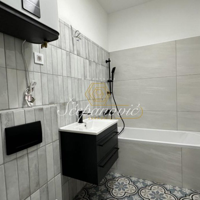 Trosoban stan na prodaju, Centar, Novi Sad, 85m², 293.250 €