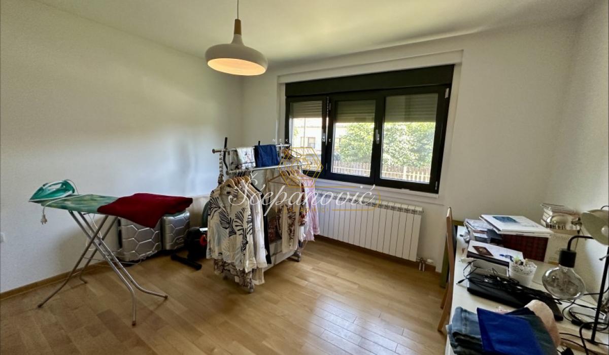 izdavanje-kuca-beograd-LFVqVWKqcd Kuća na prodaju, Blok B, Sremska Mitrovica, 135m², 170.000 €