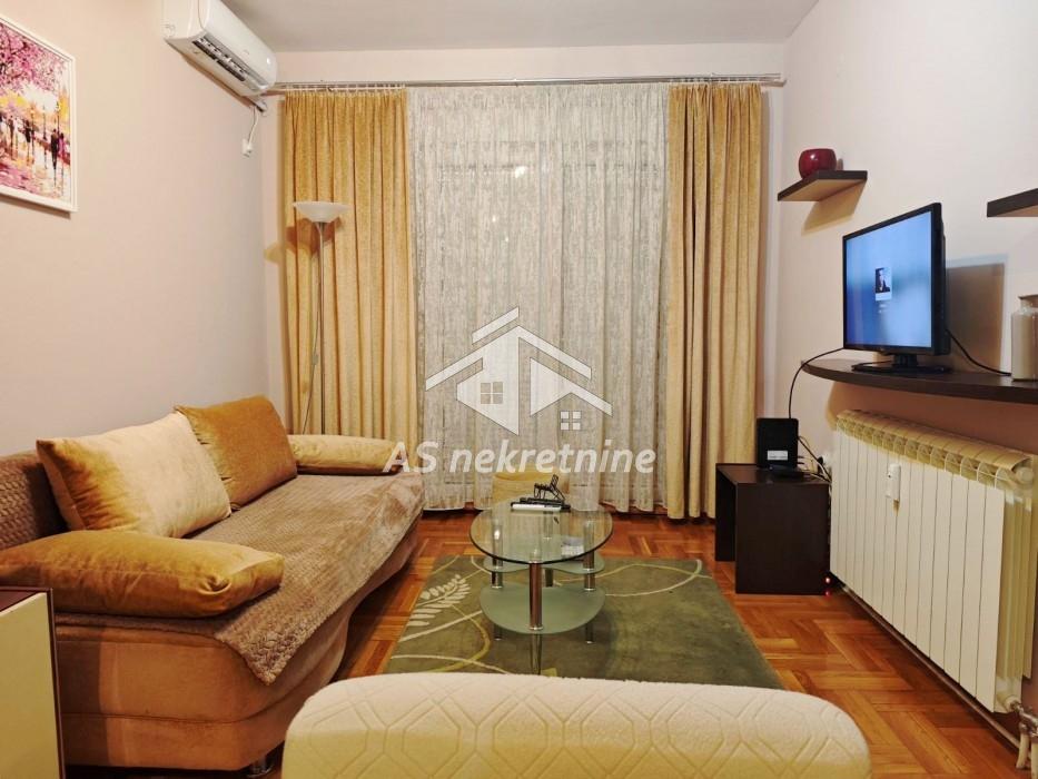 Trosoban stan za izdavanje, Đeram Pijaca, Beograd, 58m², 750 €/mes