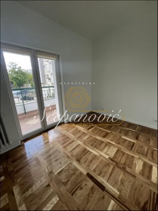 Dvosoban stan na prodaju, Cara Dušana, Novi Sad, 47m², 133.950 €
