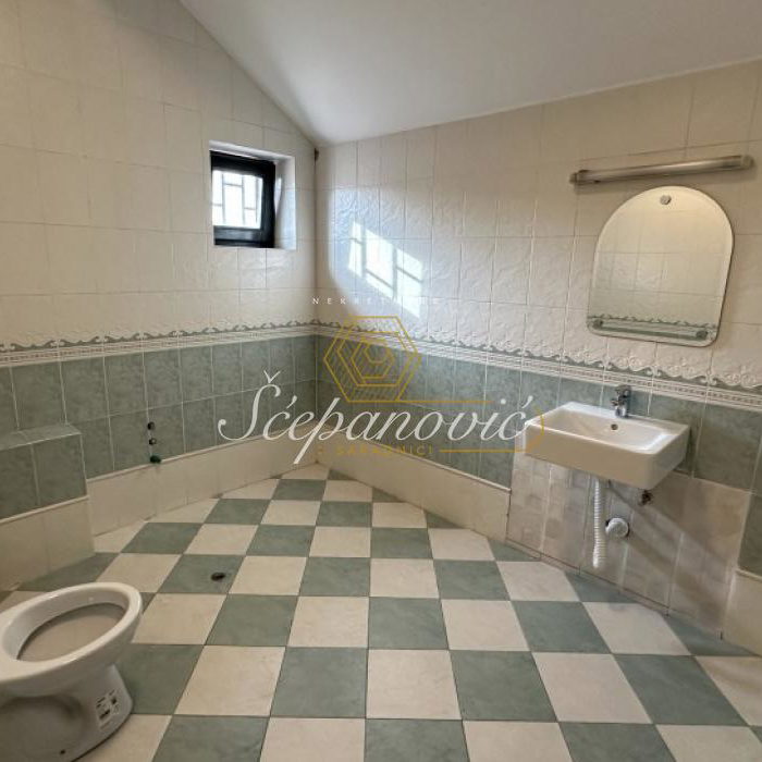 Kuća za izdavanje, Centar, Novi Sad, 281m², 2.000 €/mes
