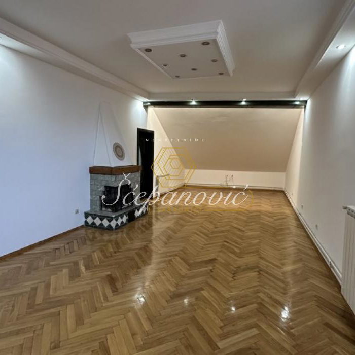 Kuća za izdavanje, Centar, Novi Sad, 281m², 2.000 €/mes