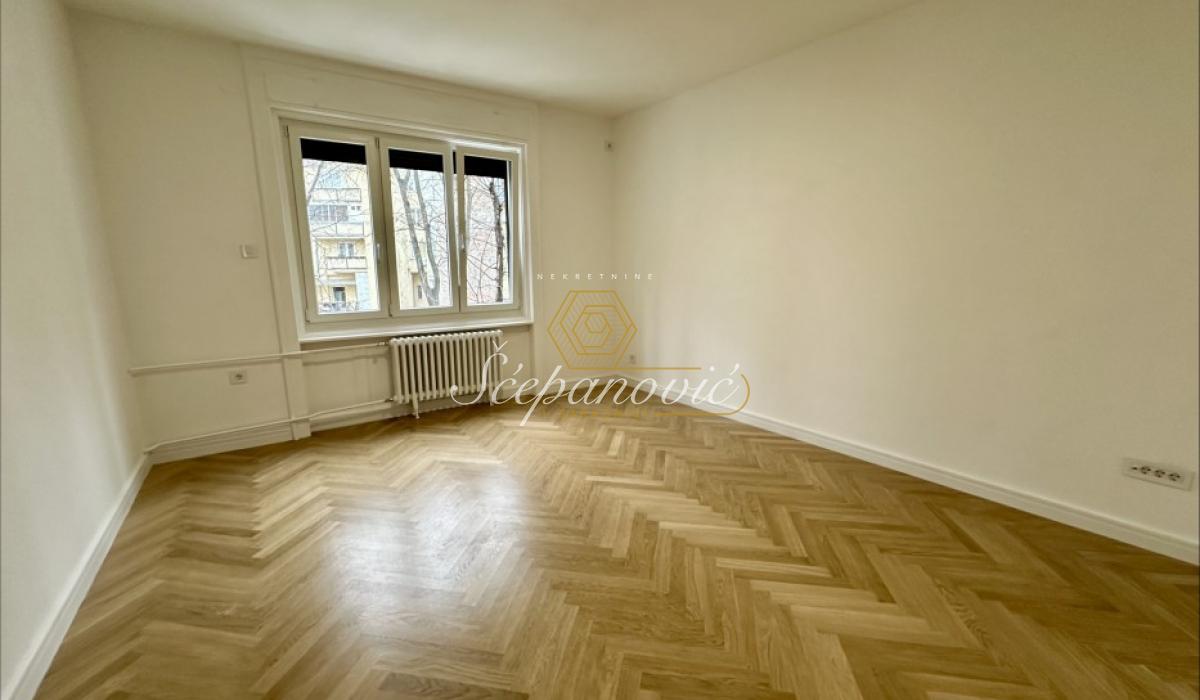 Trosoban stan na prodaju, Centar, Novi Sad, 85m², 293.250 €