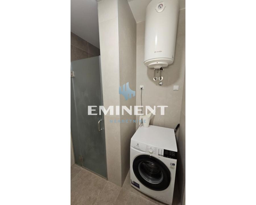 Trosoban stan na prodaju, Blok 65, Beograd, 70m², 329.000 €