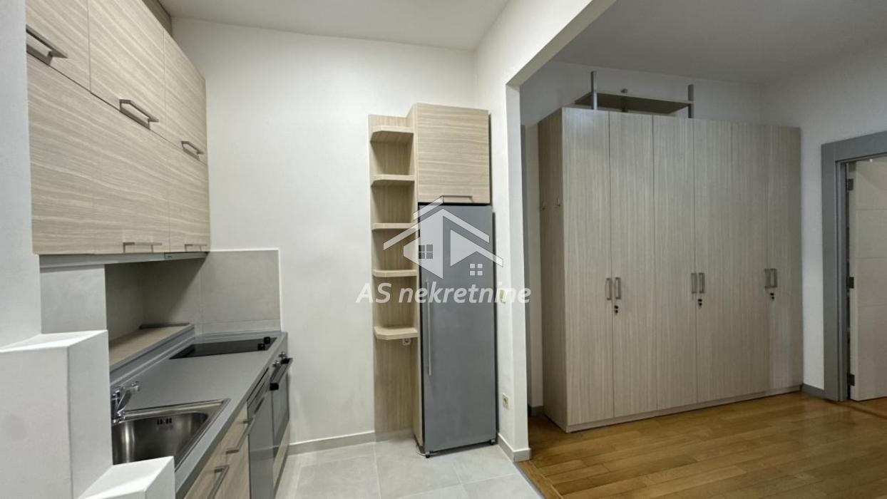 Višesoban stan za izdavanje, Kalenić Pijaca, Beograd, 223m², 2.400 €/mes