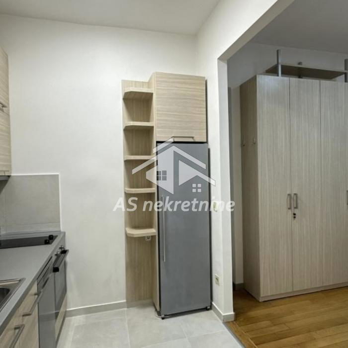 Višesoban stan za izdavanje, Kalenić Pijaca, Beograd, 223m², 2.400 €/mes