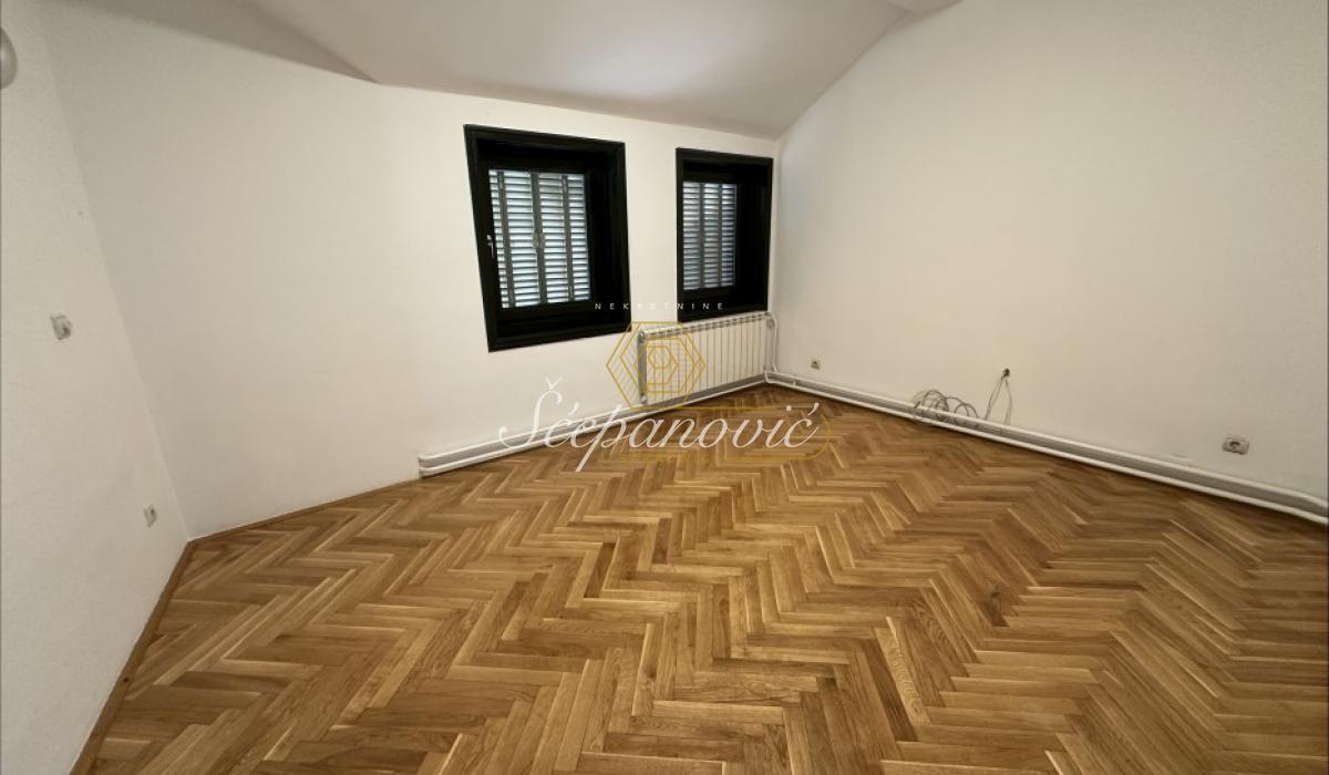 izdavanje-kuca-beograd-cX1vBcHk35 Kuća za izdavanje, Centar, Novi Sad, 281m², 2.000 €/mes