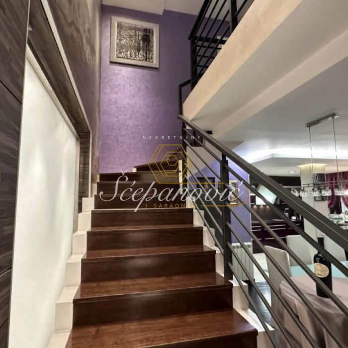 Višesoban stan za izdavanje, Grbavica, Novi Sad, 310m², 2.500 €/mes