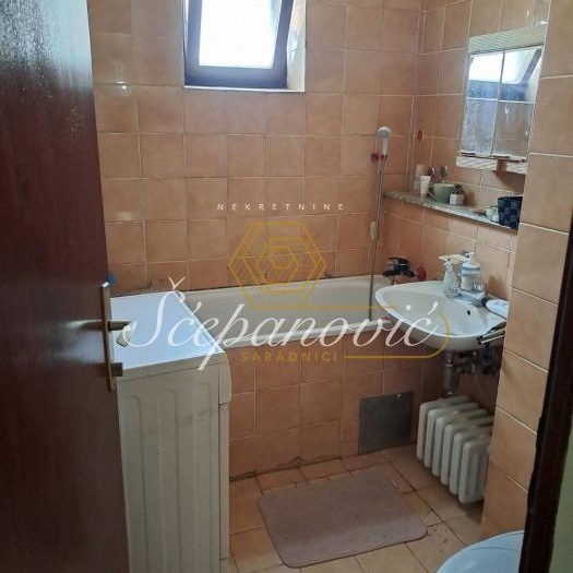 Četvorosoban stan za izdavanje, Sajmište, Novi Sad, 83m², 600 €/mes