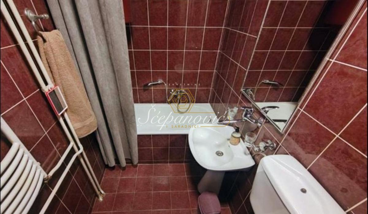 Četvorosoban stan na prodaju, Bulevar Oslobođenja, Novi Sad, 82m², 158.000 €