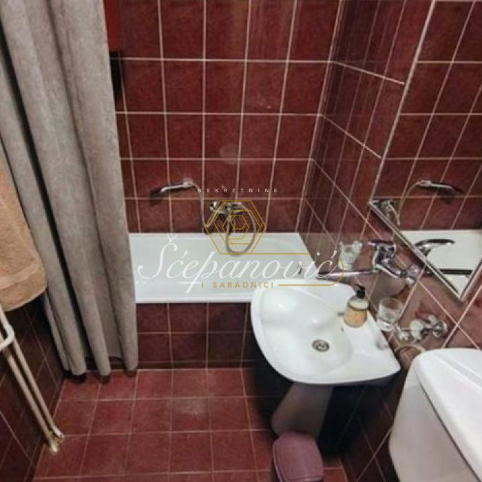 Četvorosoban stan na prodaju, Bulevar Oslobođenja, Novi Sad, 82m², 158.000 €