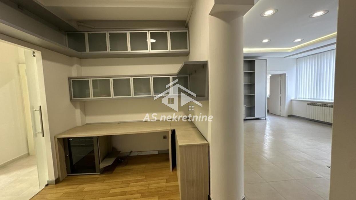 Stan Izdavanje Beograd Kalenić Pijaca 223 m2
