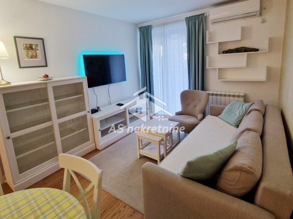 Dvosoban stan za izdavanje, Kraljice Natalije, Beograd, 55m², 1.200 €/mes