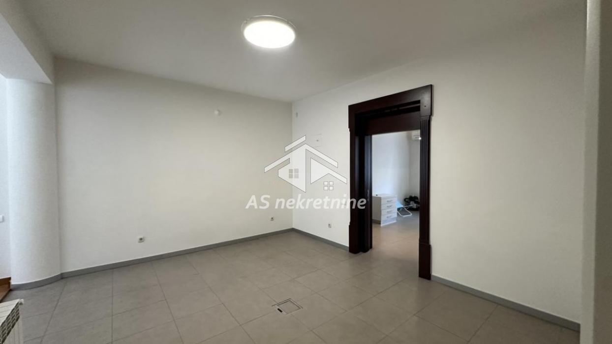 Višesoban stan za izdavanje, Kalenić Pijaca, Beograd, 223m², 2.400 €/mes