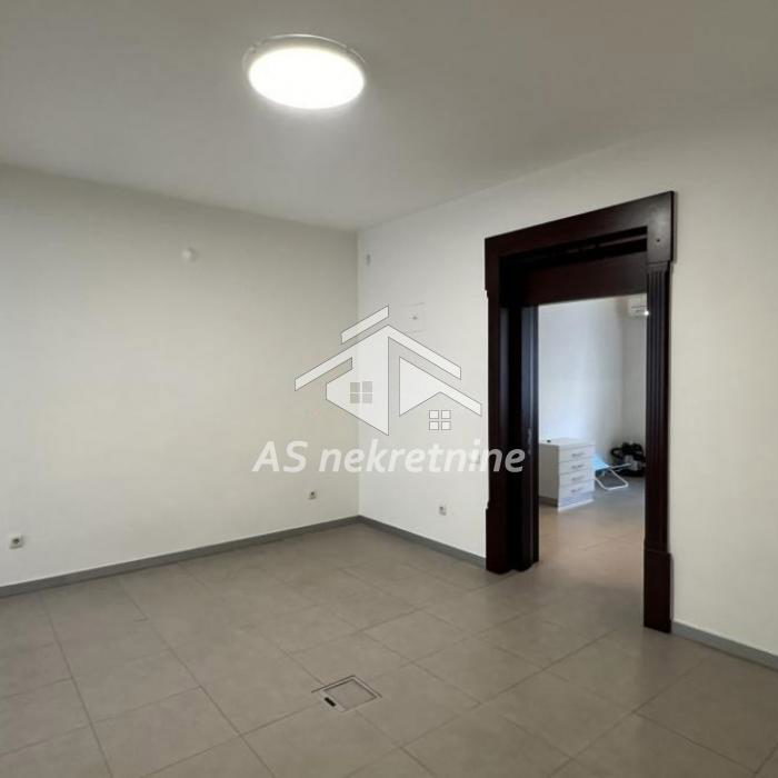 Višesoban stan za izdavanje, Kalenić Pijaca, Beograd, 223m², 2.400 €/mes
