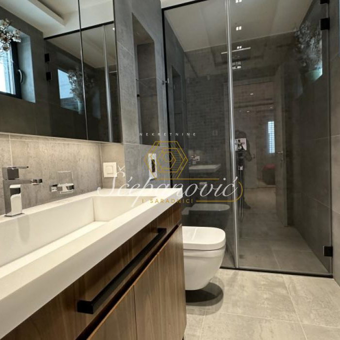 Četvorosoban stan za izdavanje, Krunska, Beograd, 163m², 3.500 €/mes